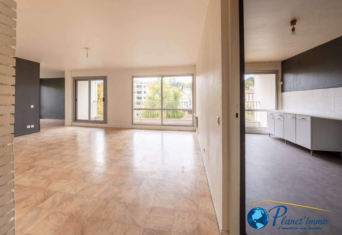 Appartement à SAINT-ETIENNE