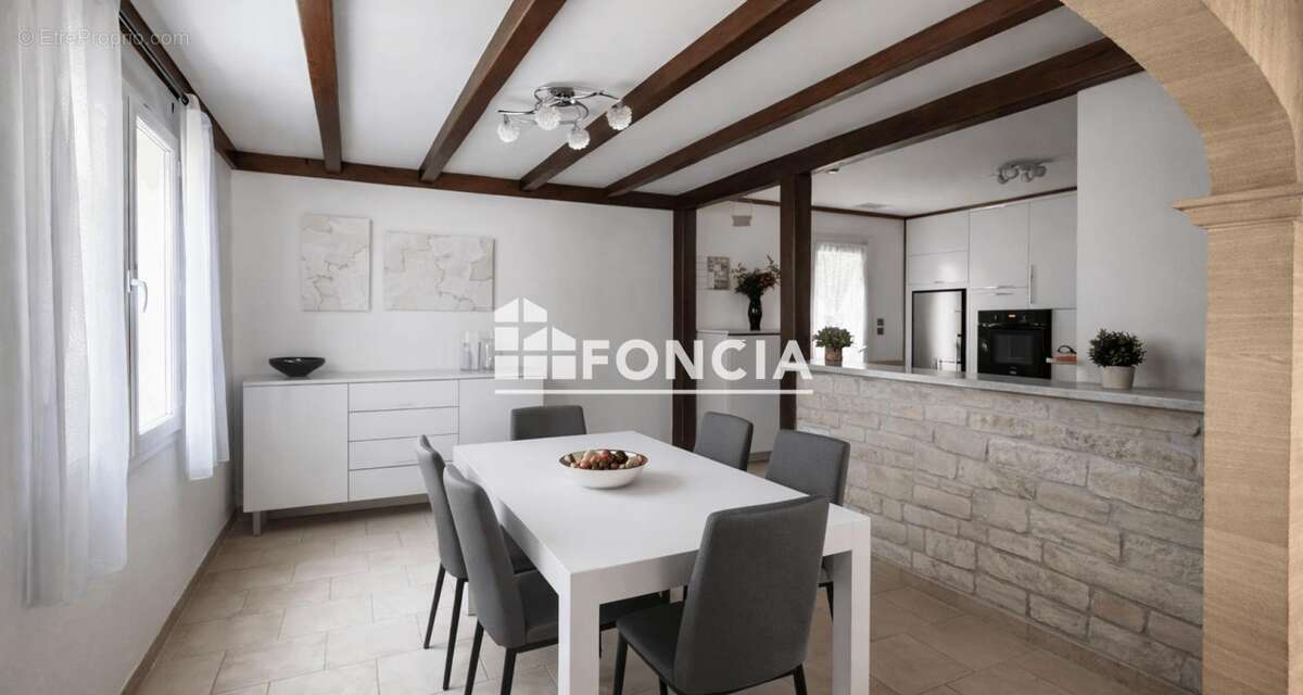 Maison à MONTAREN-ET-SAINT-MEDIERS