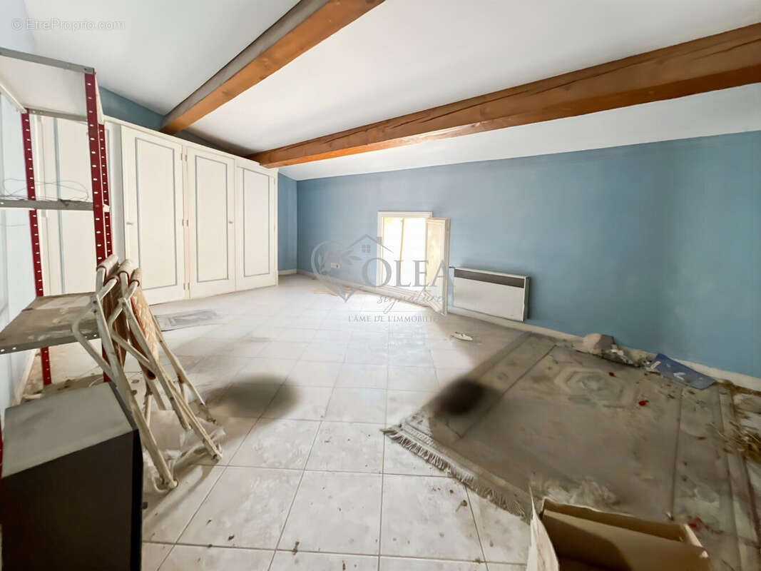 Appartement 117 m² à Saint-Quentin-La-Poterie  - photo 3