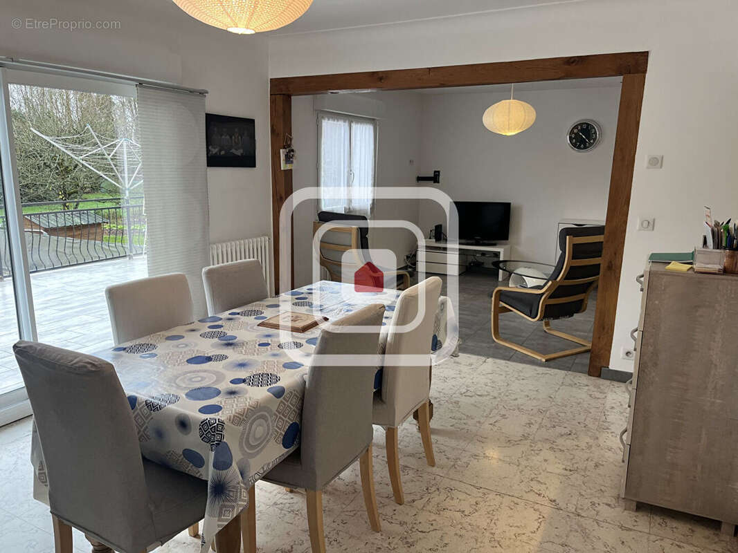 Maison à VAILLY-SUR-AISNE