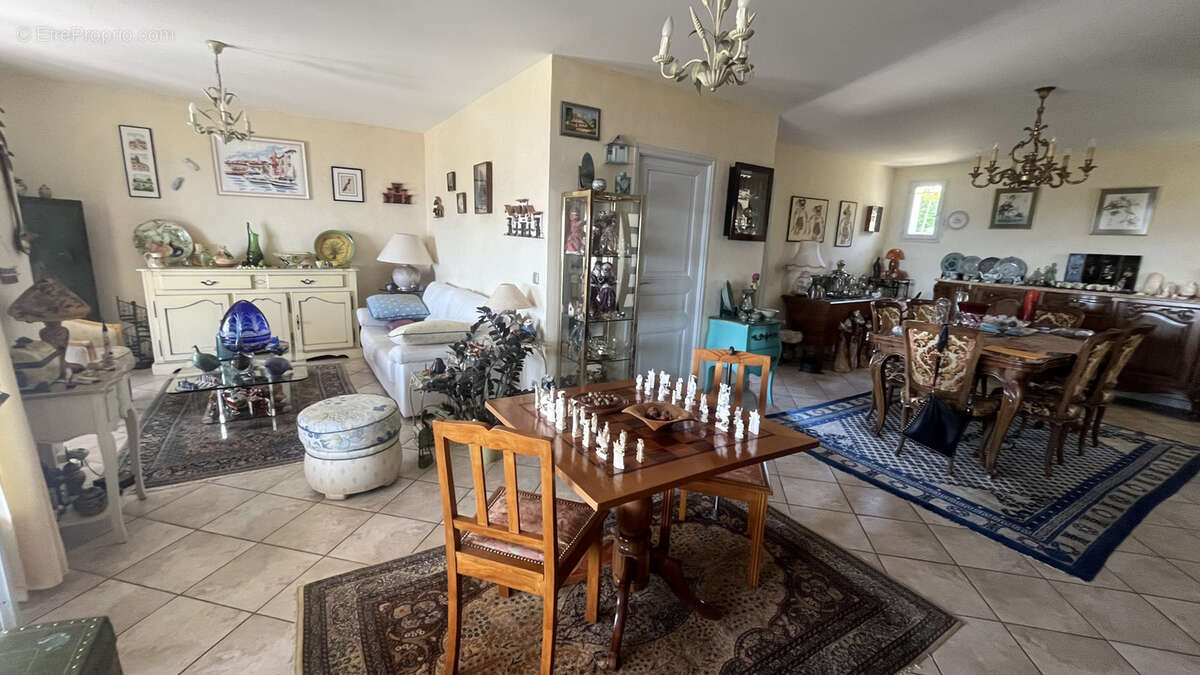 Maison à ROQUEBRUNE-SUR-ARGENS