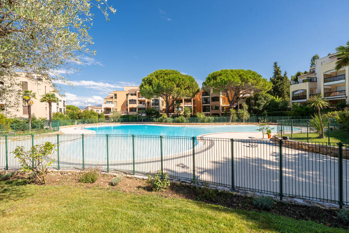 Appartement à MOUGINS