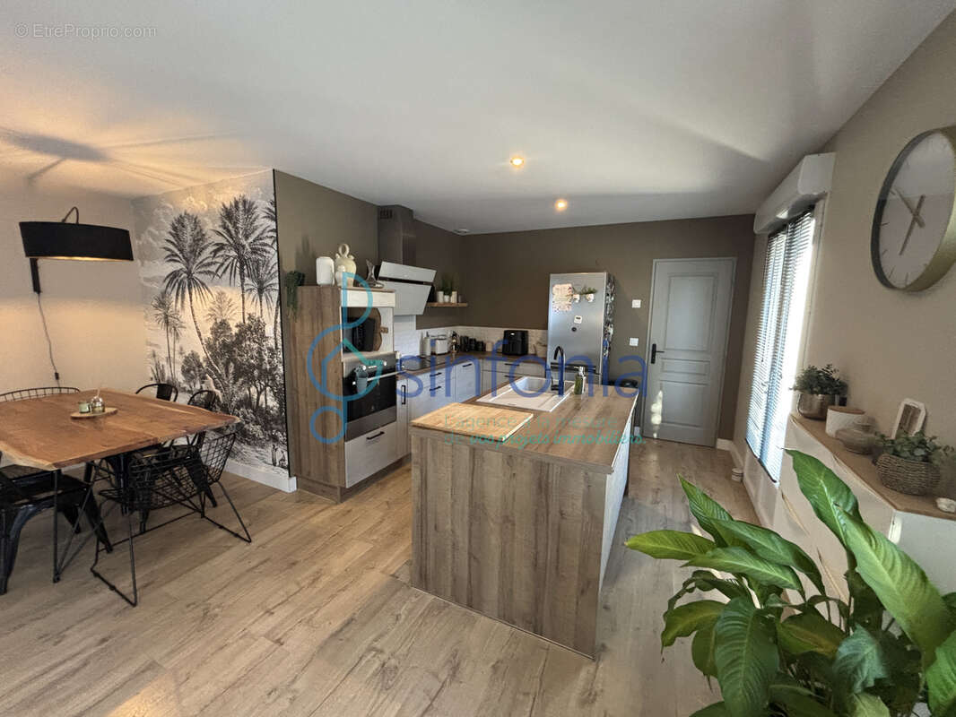 Maison à GALLARGUES-LE-MONTUEUX