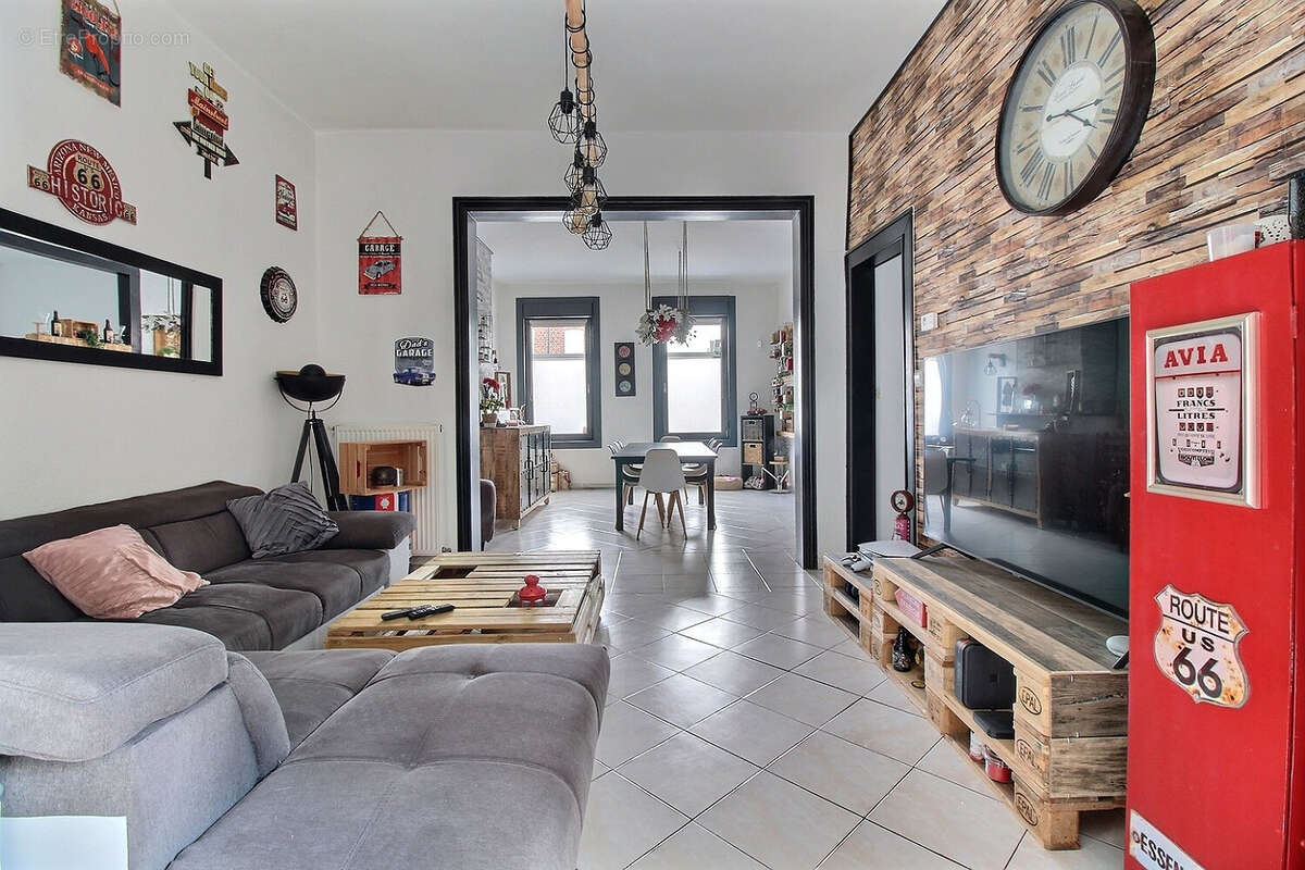 Maison familiale semi-plain-pied de 186m2 avec 5 chambres et 3 salle de bains. - photo 3