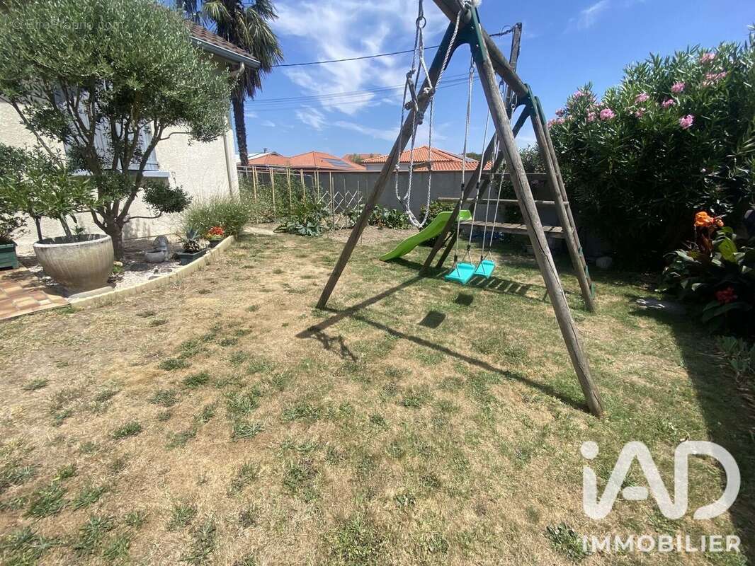 Maison 142 m² à Juillan  - photo 4
