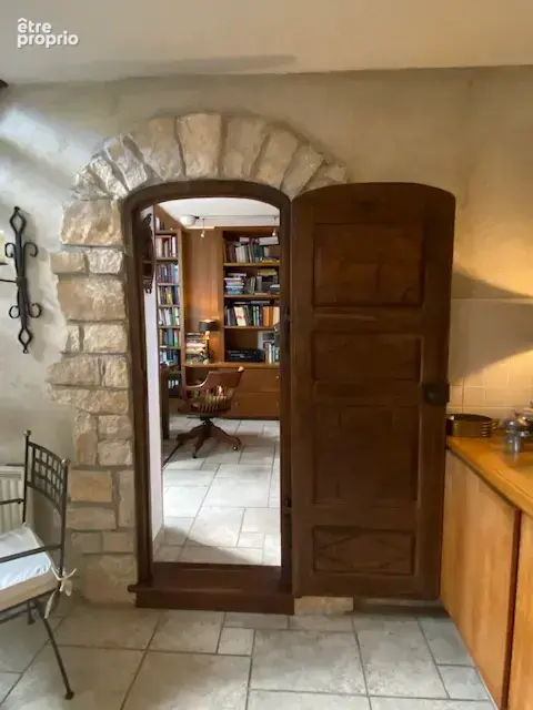 Dans un Domaine fortifiée médiéval, maison en pierres avec 249m2 habitables avec jardin privatif et paysagé - photo 25