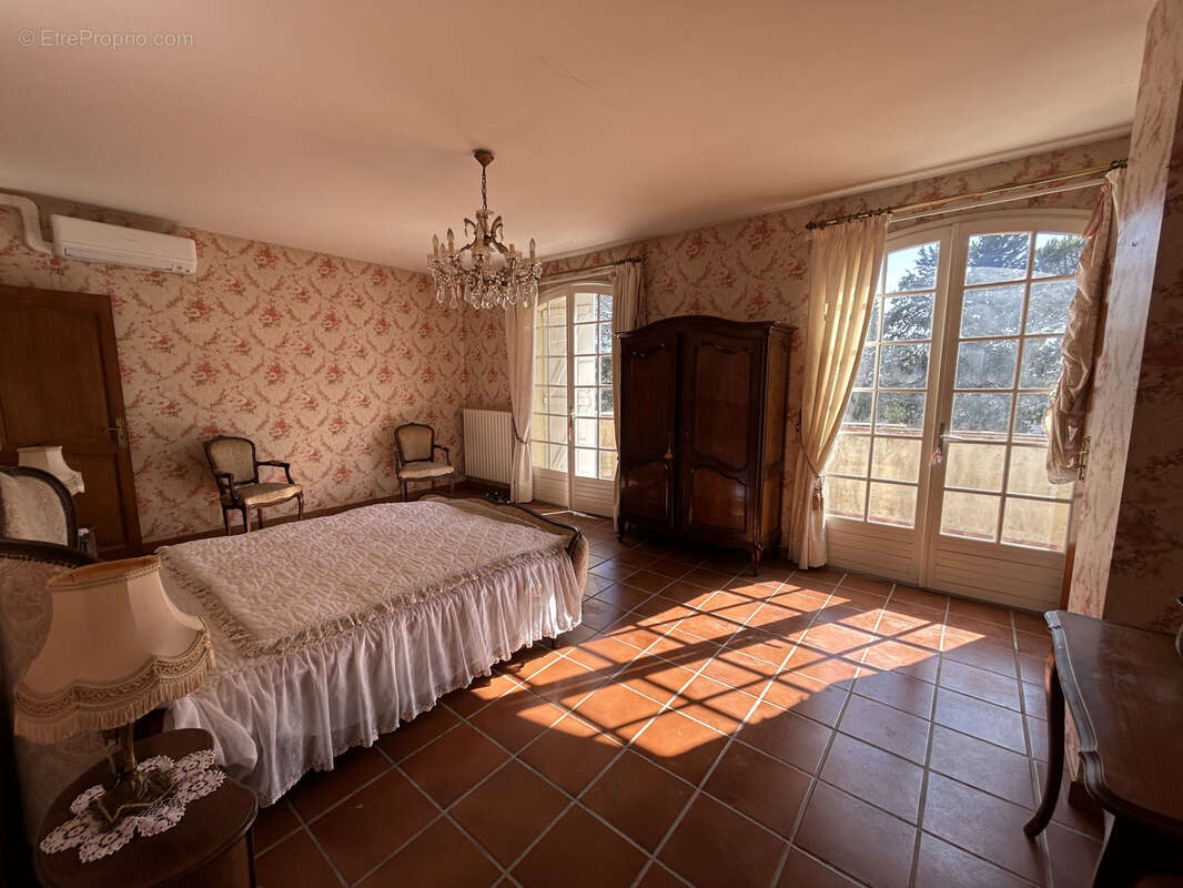 Maison à VILLEMOUSTAUSSOU