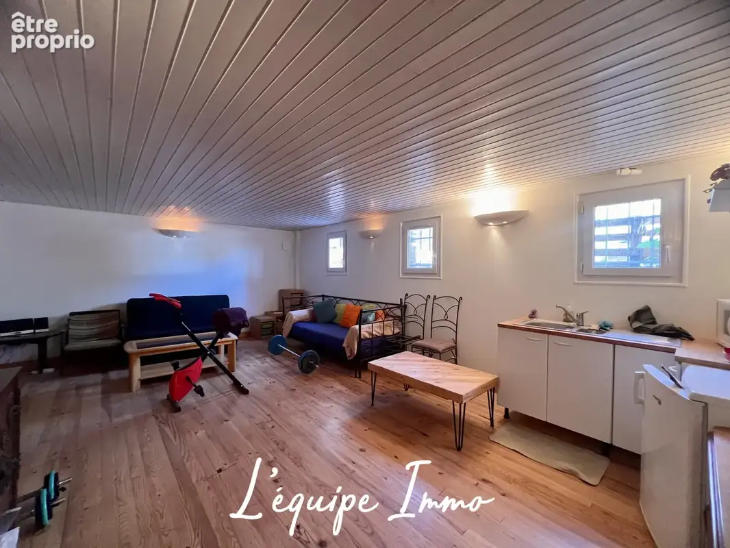 Maison familiale avec sous-sol total, piscine et terrain de 4000m2. - photo 18