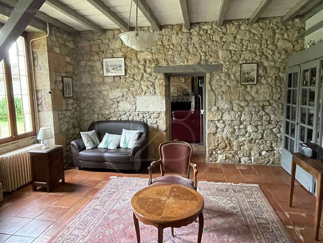 Maison à BONNEVILLE-ET-SAINT-AVIT-DE-FUMADIERES