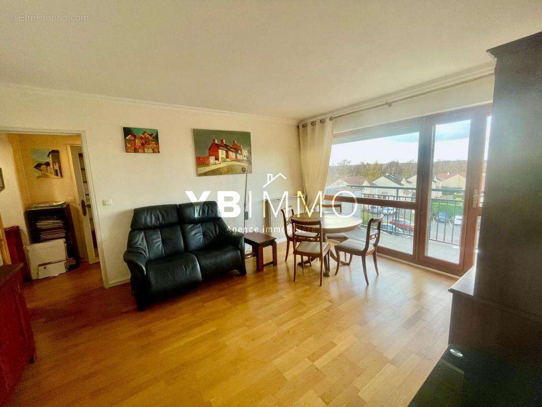 Appartement à LES CLAYES-SOUS-BOIS