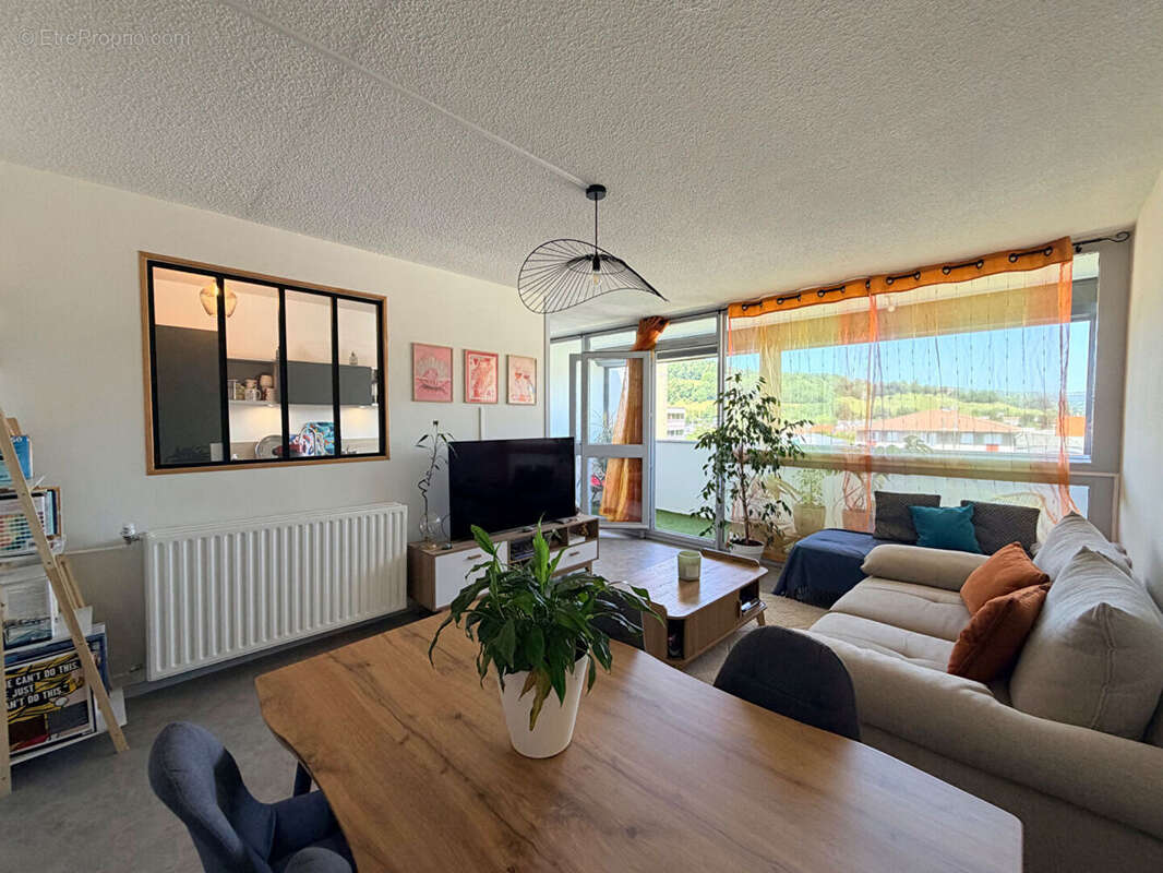 Appartement Aurillac de type 3 au dernier étage avec ascenseur et stationnement - photo 2