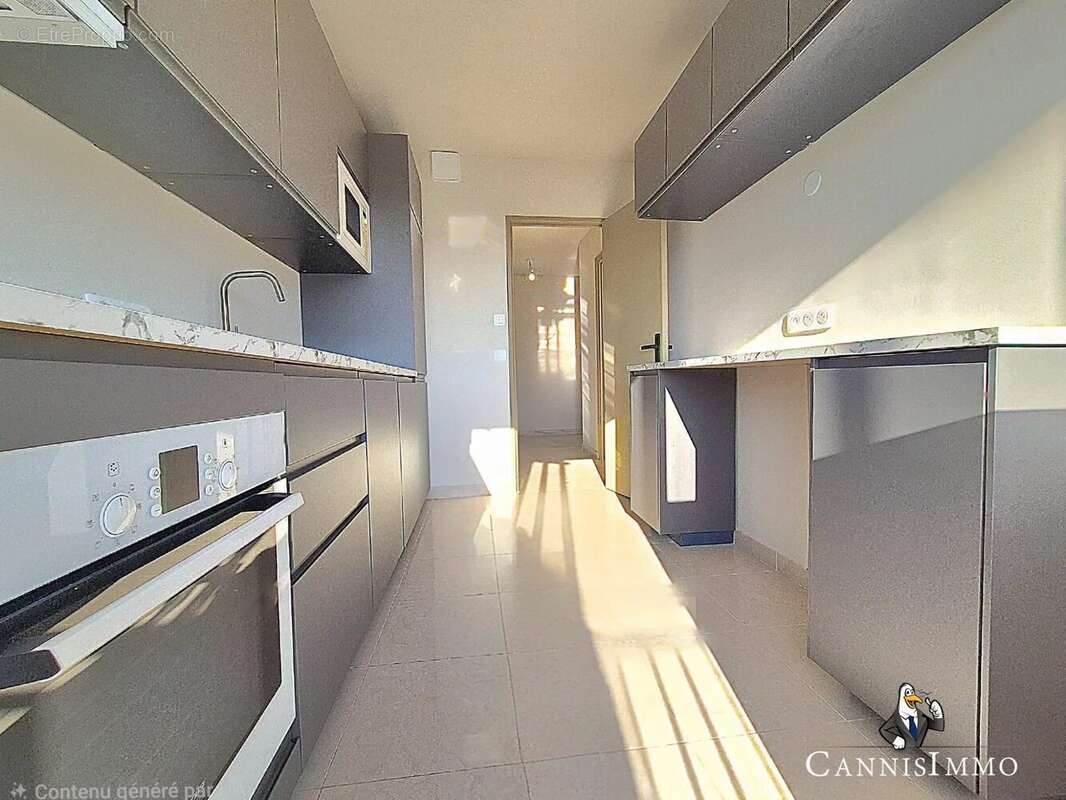 NEW! MANDELIEU MARINA Adresse Exclusive 3p rénové cave et parking - photo 11