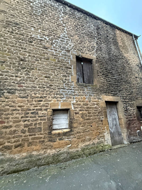 Maison à DONCHERY
