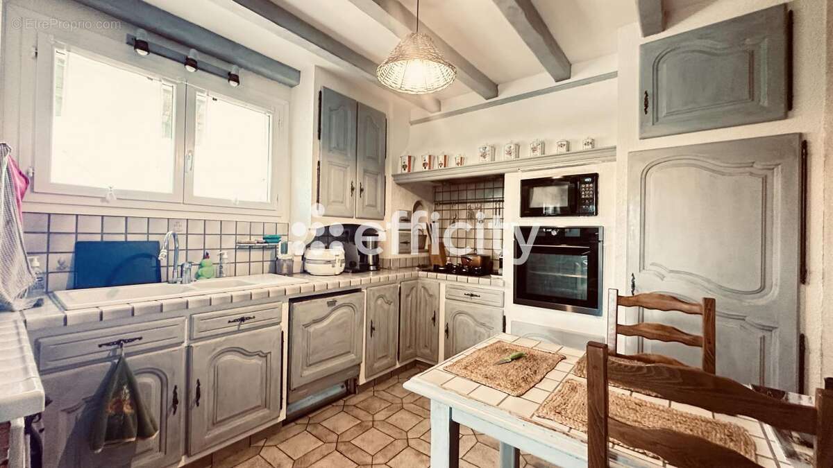 Maison à SAINT-JULIEN-DE-PEYROLAS