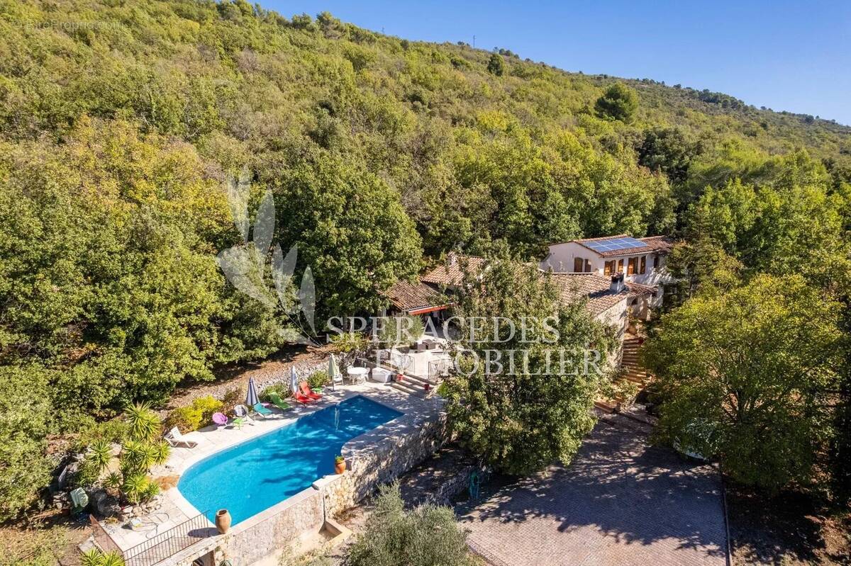 Maison à SAINT-CEZAIRE-SUR-SIAGNE