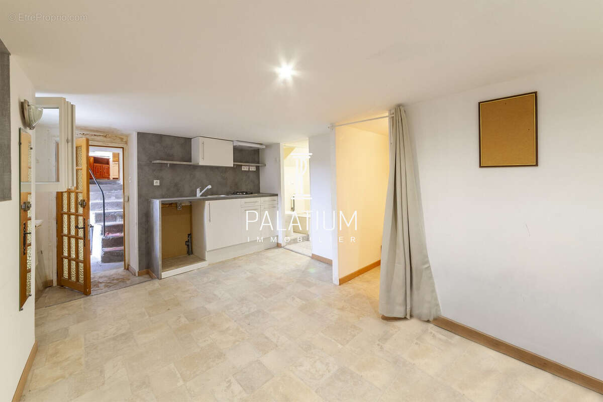 Appartement à GREOUX-LES-BAINS