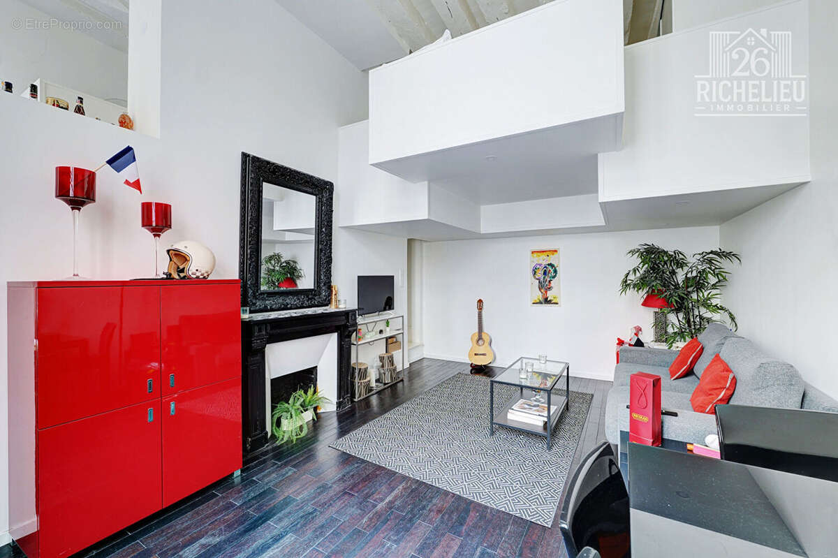 Appartement à PARIS-1E