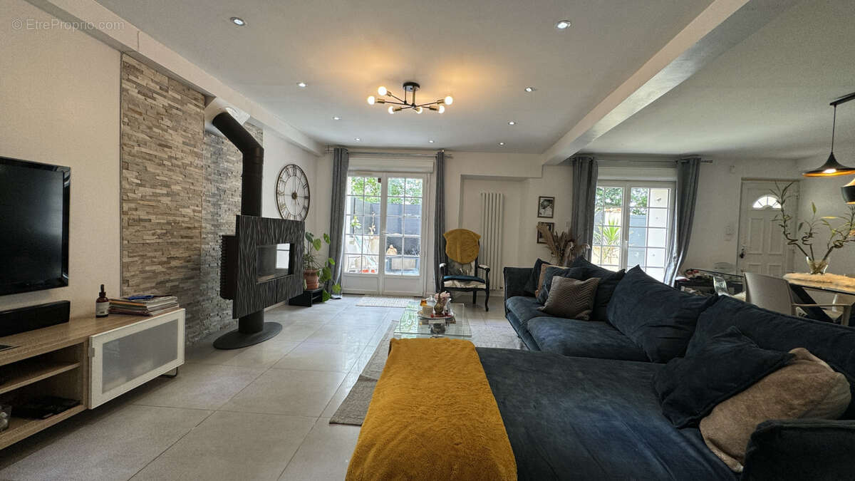 Maison à SAINT-PIERRE-DU-PERRAY