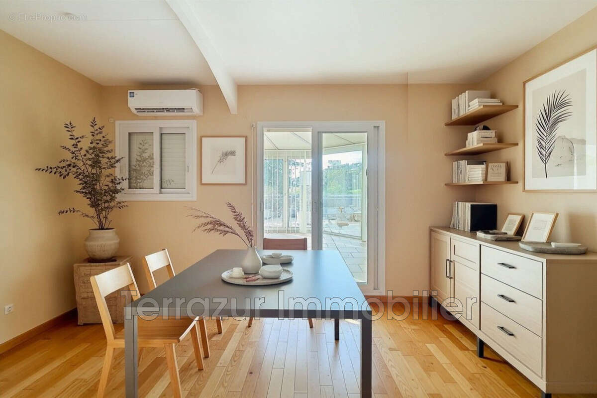 Appartement à VALLAURIS