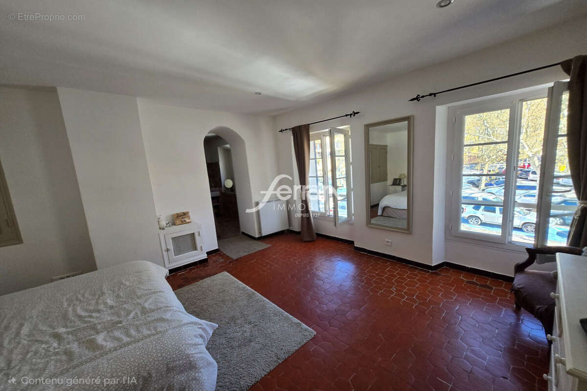 Appartement à SALERNES