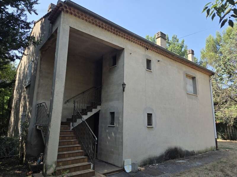 AIX Sud - Cabriès - Vente Grande Villa T4 de 200 M2 plein sud, à rénover, sur 1900M2 de terrain, emplacement de premier choix au - photo 5