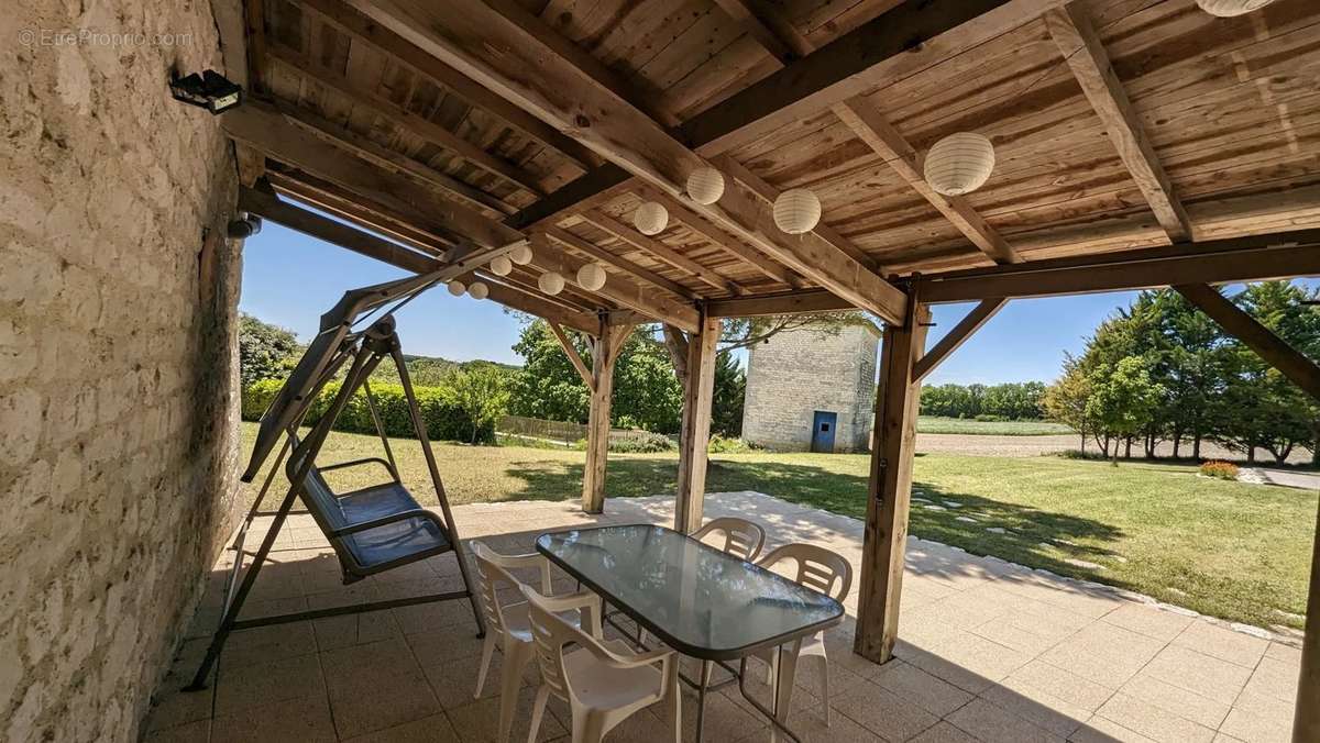 Maison à MONTAIGU-DE-QUERCY