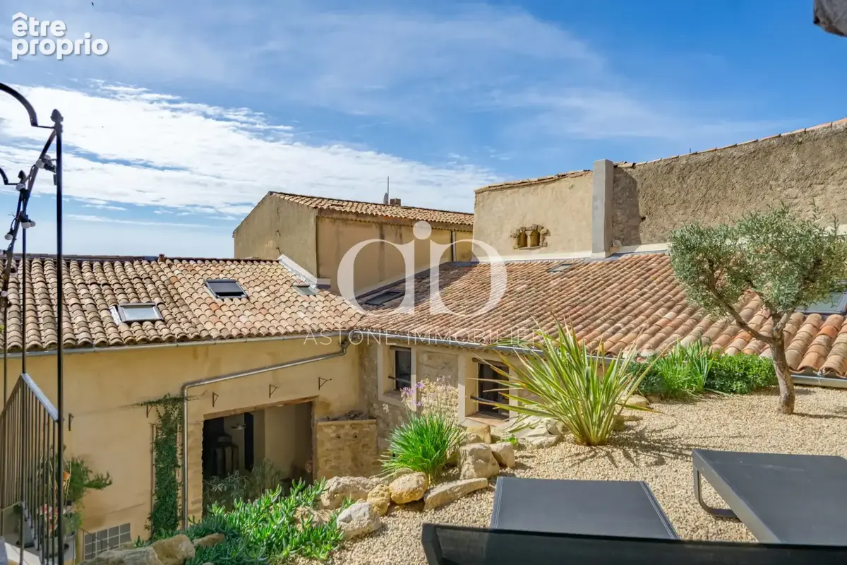 Maison de village en pierre de taille du XVIII siècle rénovée, avec piscine - photo 3