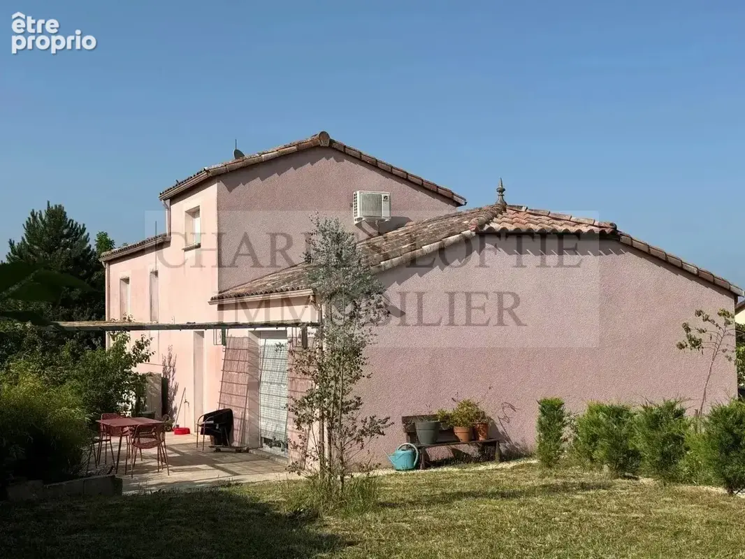 Maison et piscine sur 1770 m² de terrain - photo 2