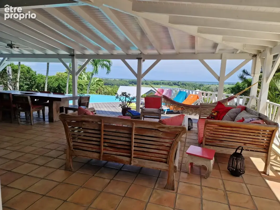 VUE MER Superbe villa de standing + T3 piscine à débordement sur 1000 m² à BAIE MAHAULT (971) - photo 6