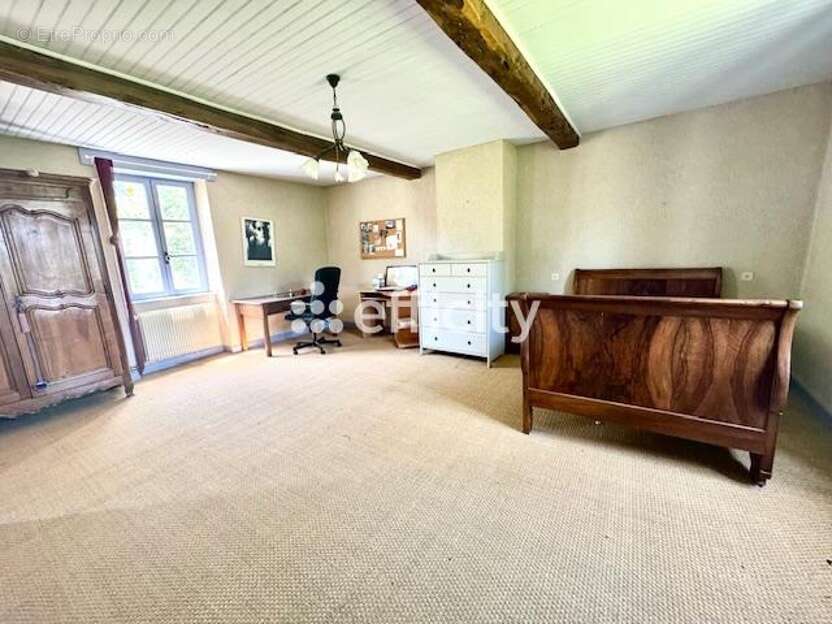 Maison à SERMENTIZON