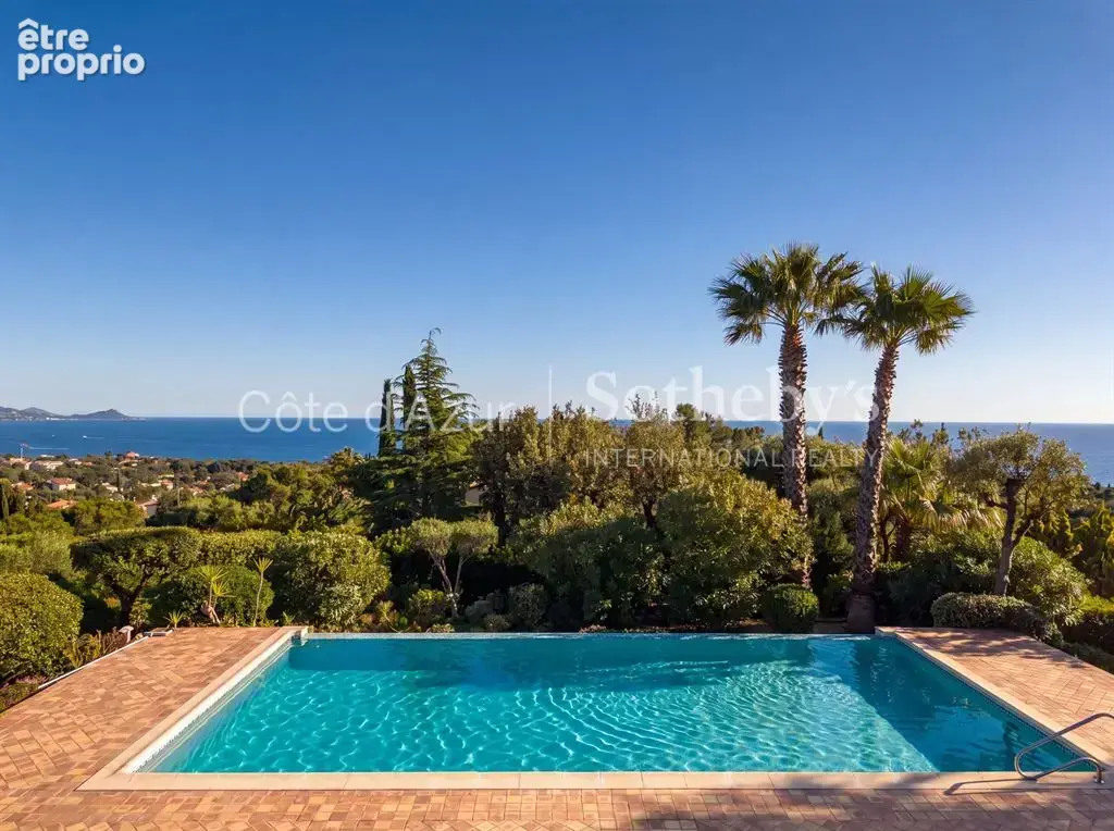 Villa provençale vue mer : terrain 1 500 m² avec piscine, secteur résidentiel proche plages Estérel - photo 3