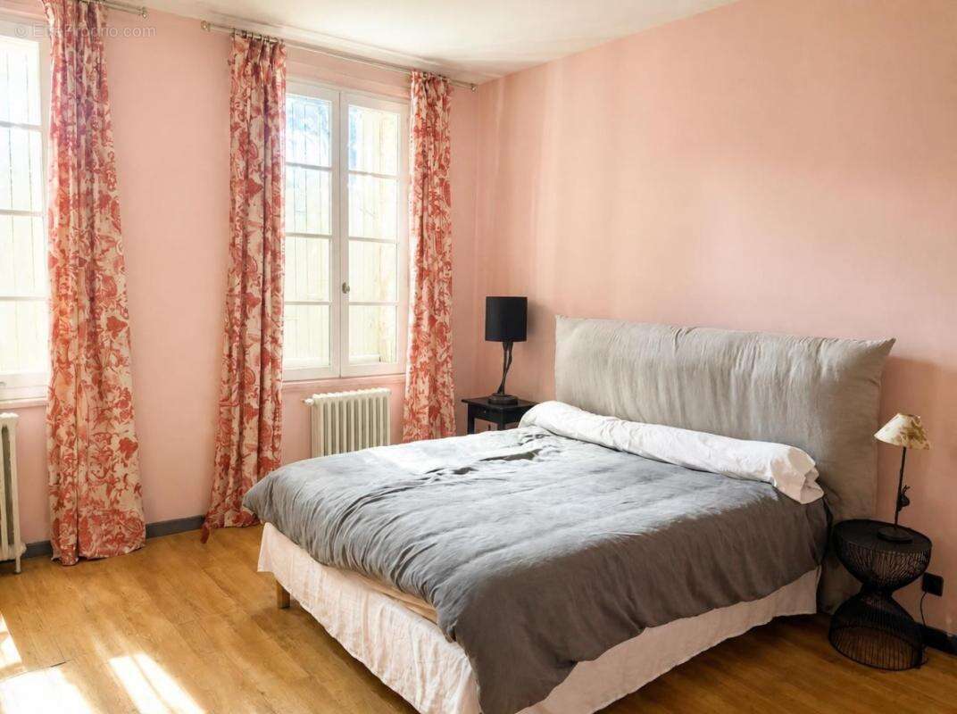 Élégante demeure de caractère avec piscine et vaste jardin - 5 chambres - Mouthiers sur Boëme (16) - photo 9