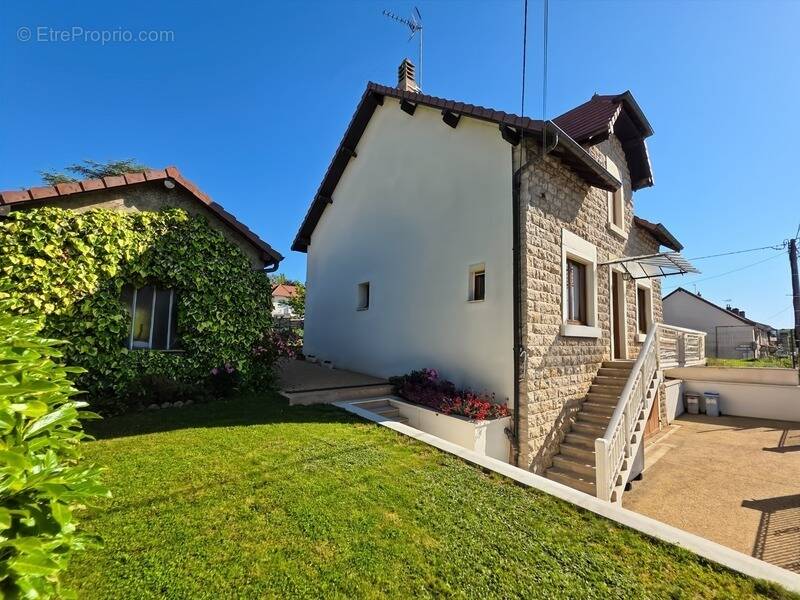 Maison à COURLANS