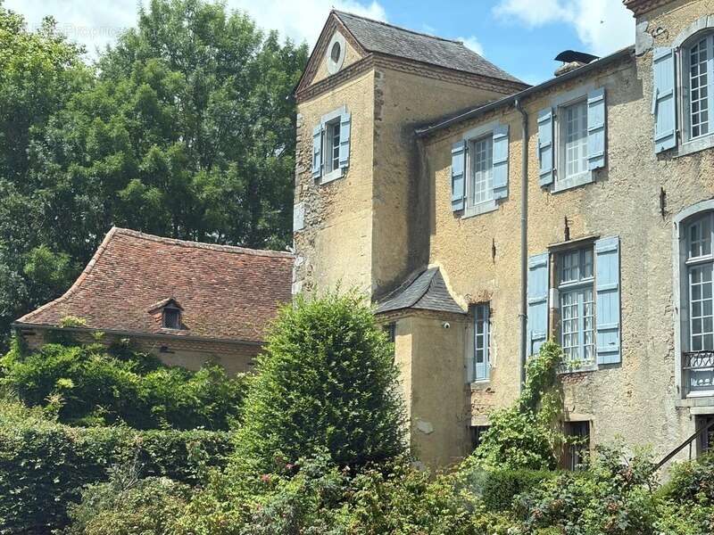 ELEGANT CHATEAU XVIIIs, sans travaux, sur 1 hectare clos de murs, jardin paysagé, chapelle, orangerie, dépendances, pour famille - photo 19