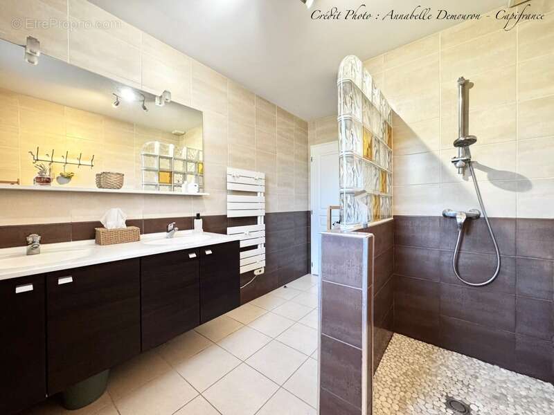Maison plain-pied 4 chambres - jardin - garage - saint-bonnet-près-riom (63200) - photo 15