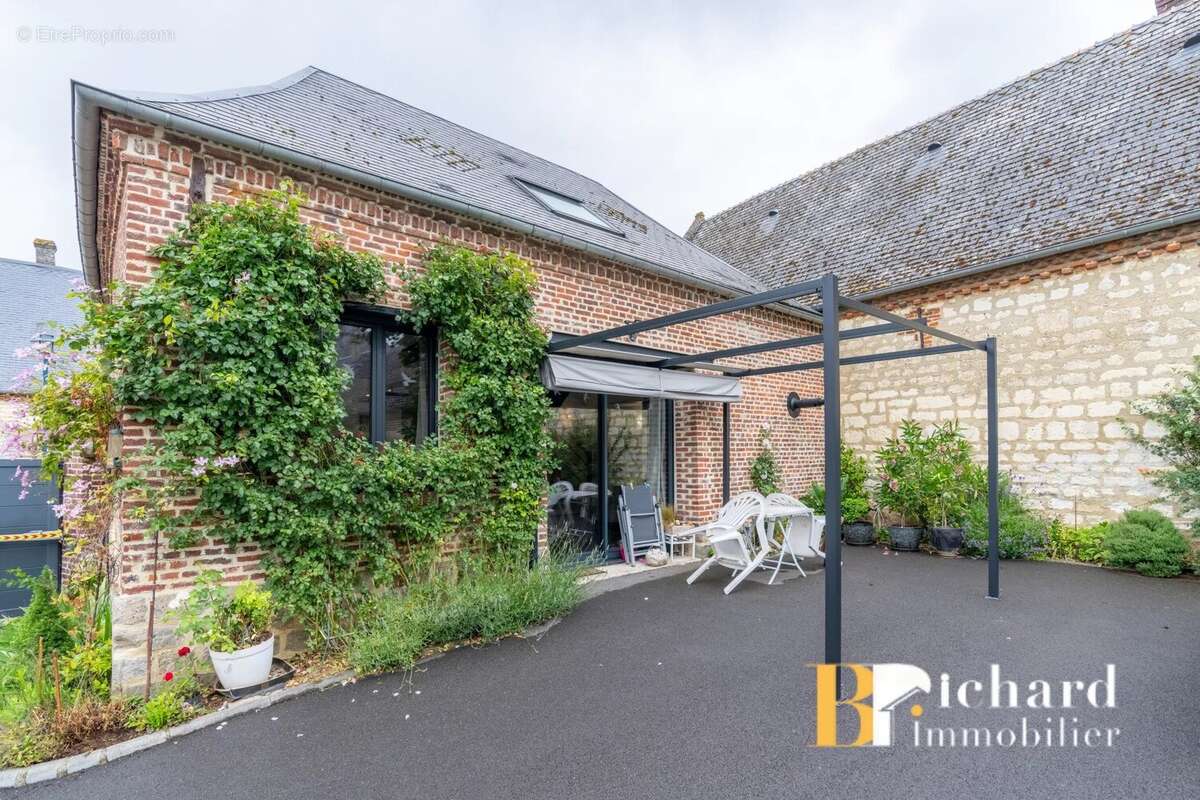 Entre Laon et Marle – Pavillon récent avec loft, atelier et jardin clos - photo 13