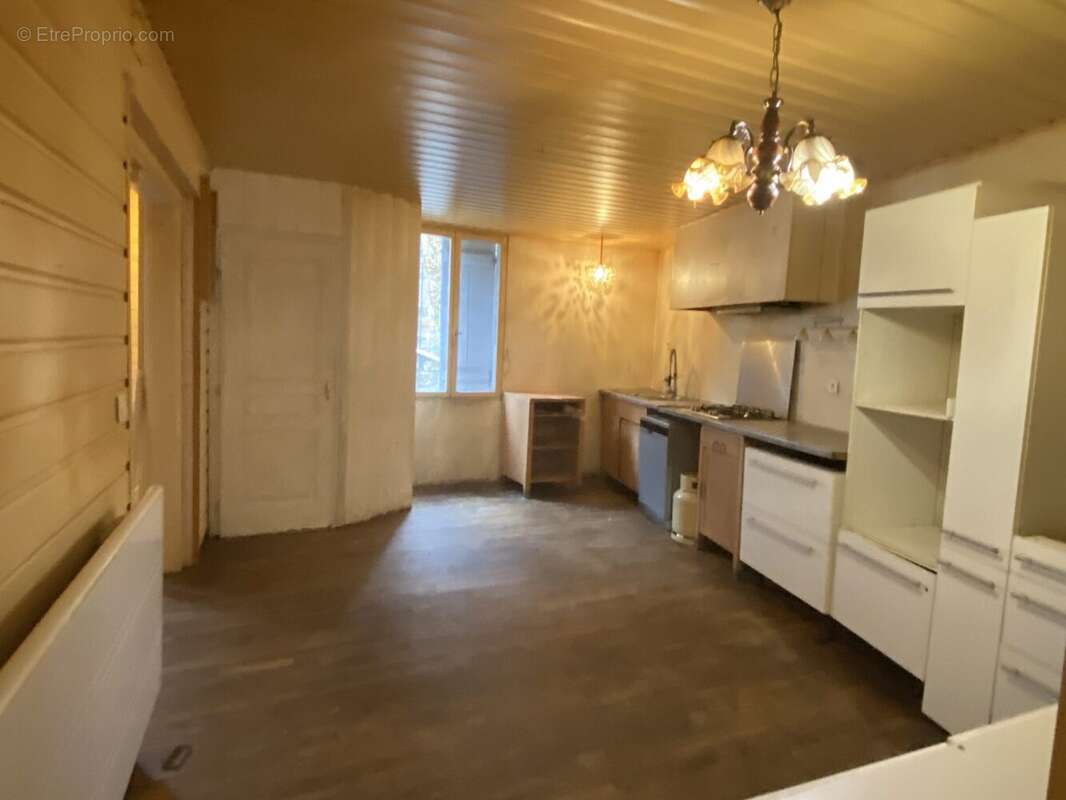 Maison à EYMOUTIERS