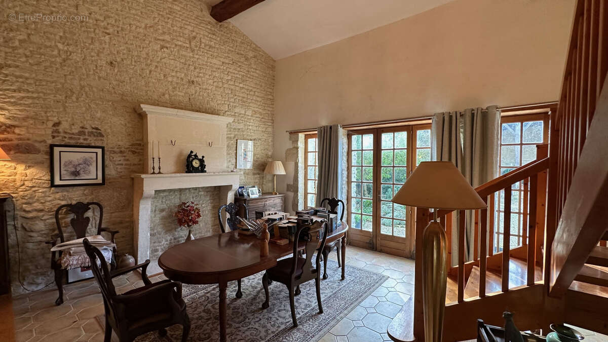 Maison à BLANZAC-LES-MATHA