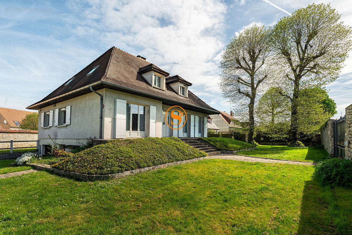 Maison à LA CHAPELLE-EN-SERVAL