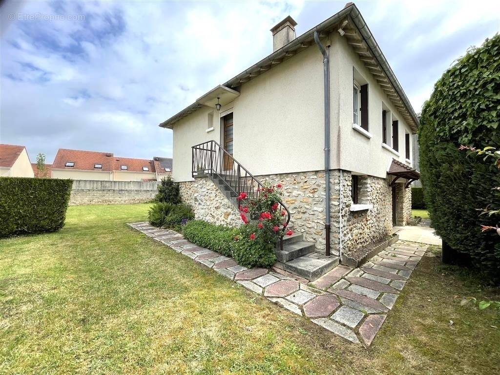 Maison à FONTENAY-TRESIGNY