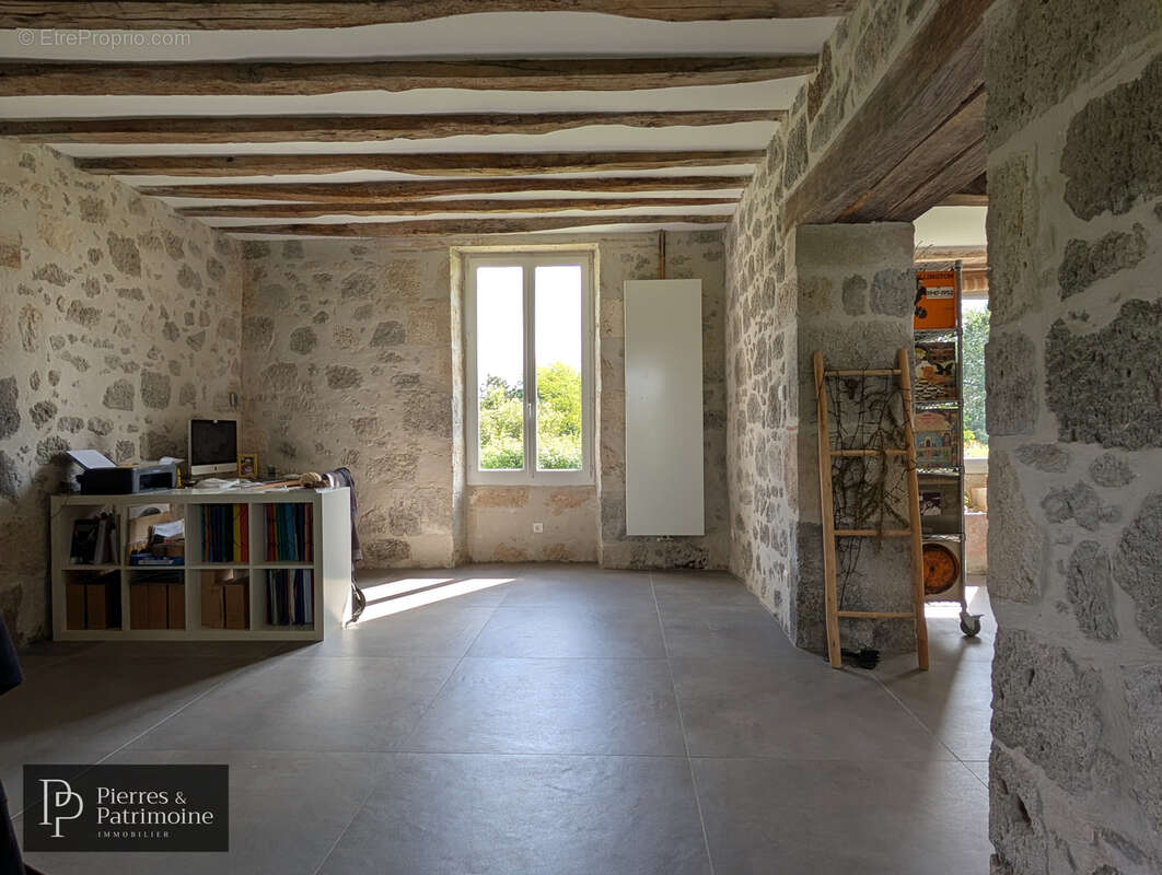 Maison à LASSERRE