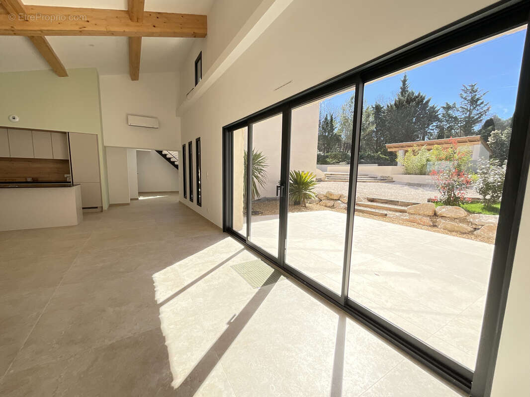 Maison à LE PUY-SAINTE-REPARADE