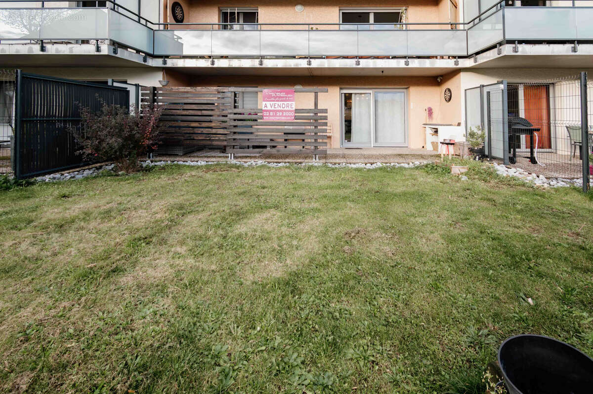 Appartement à LA RIVIERE-DRUGEON