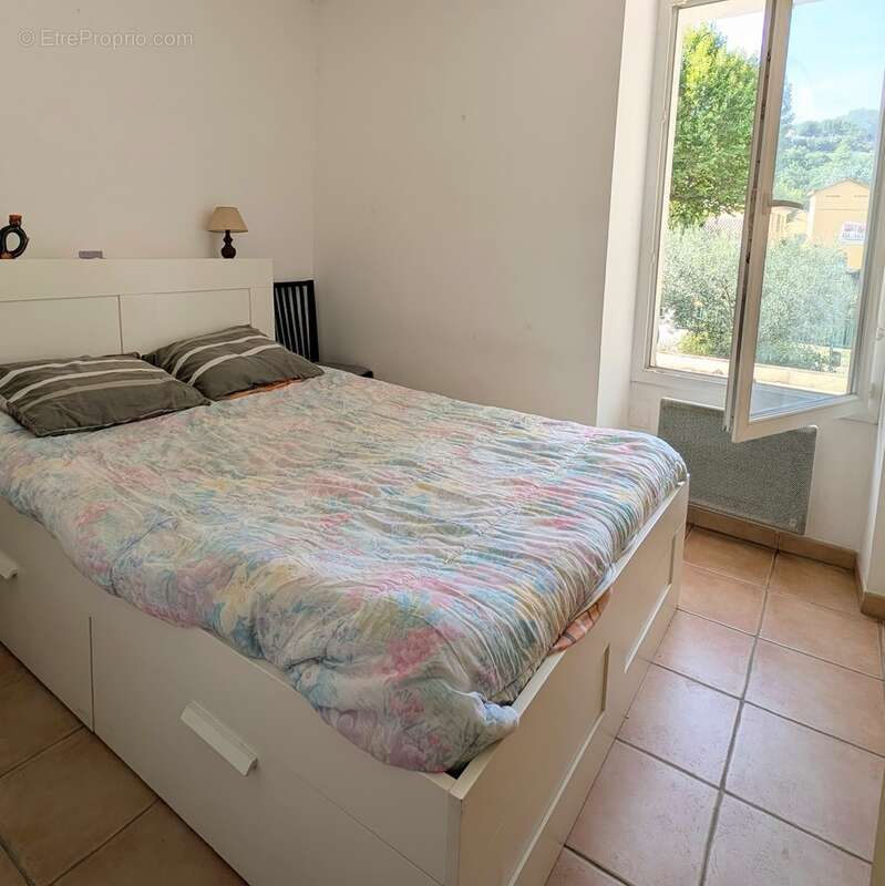 Appartement à COLLOBRIERES