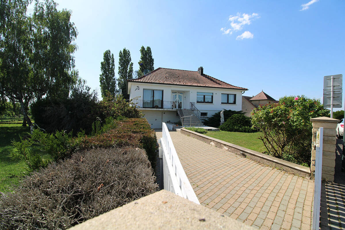 Maison à BOUZONVILLE