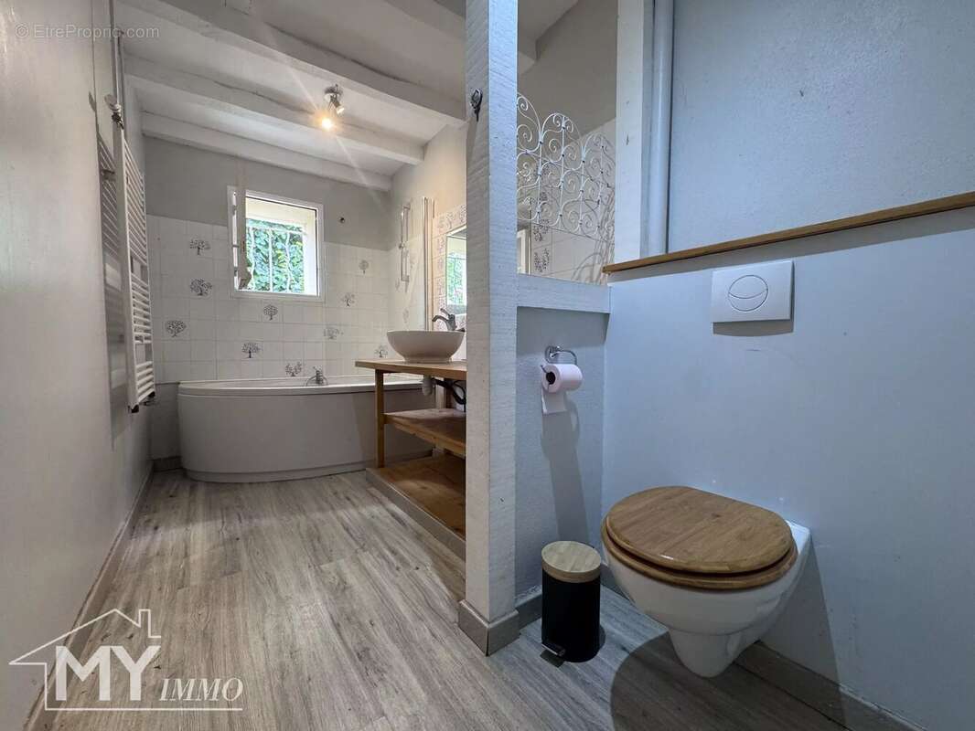 SAINT MÉARD DE GURÇON – Maison en pierre avec grange - photo 8