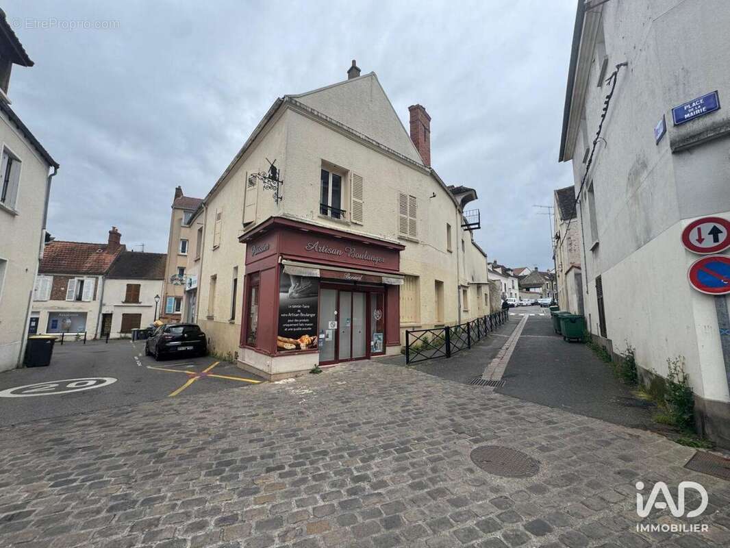 Photo 2 - Commerce à MENNECY