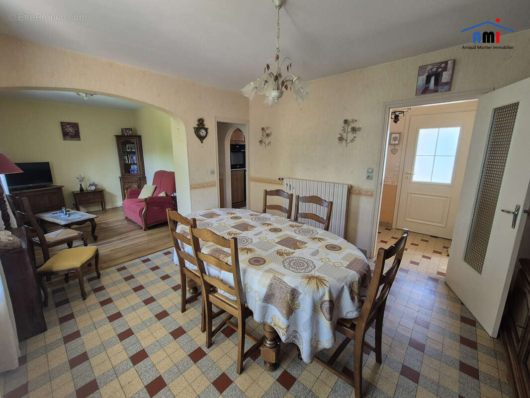 Maison à MOUTIERS-AU-PERCHE