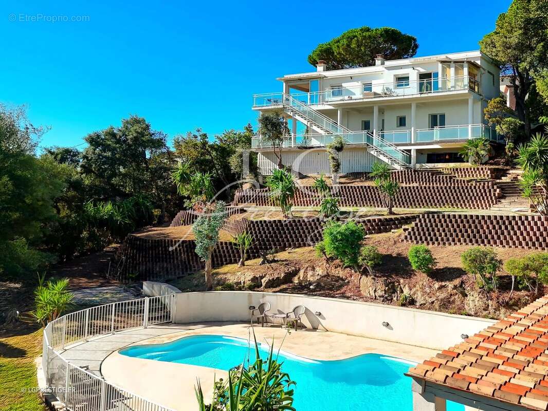 Maison à MANDELIEU-LA-NAPOULE