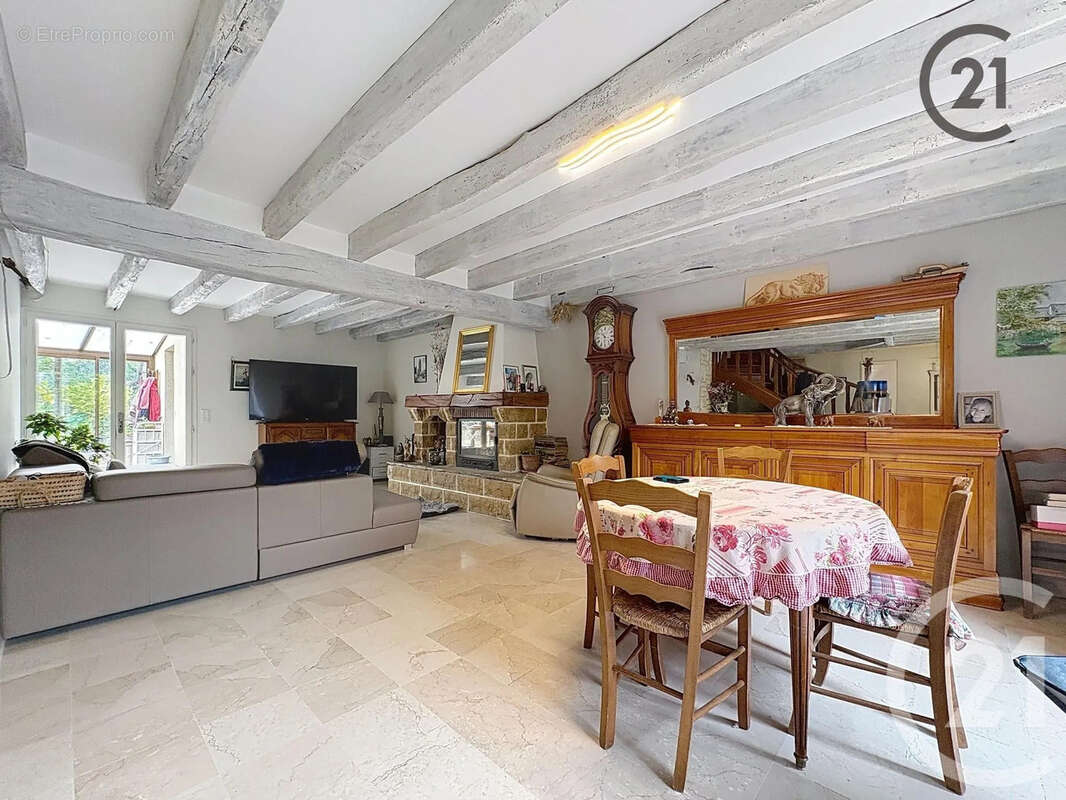 Maison à SOURDUN